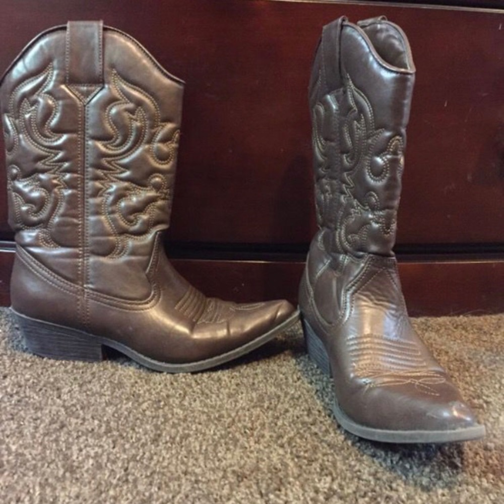 Brown cowgirl boots